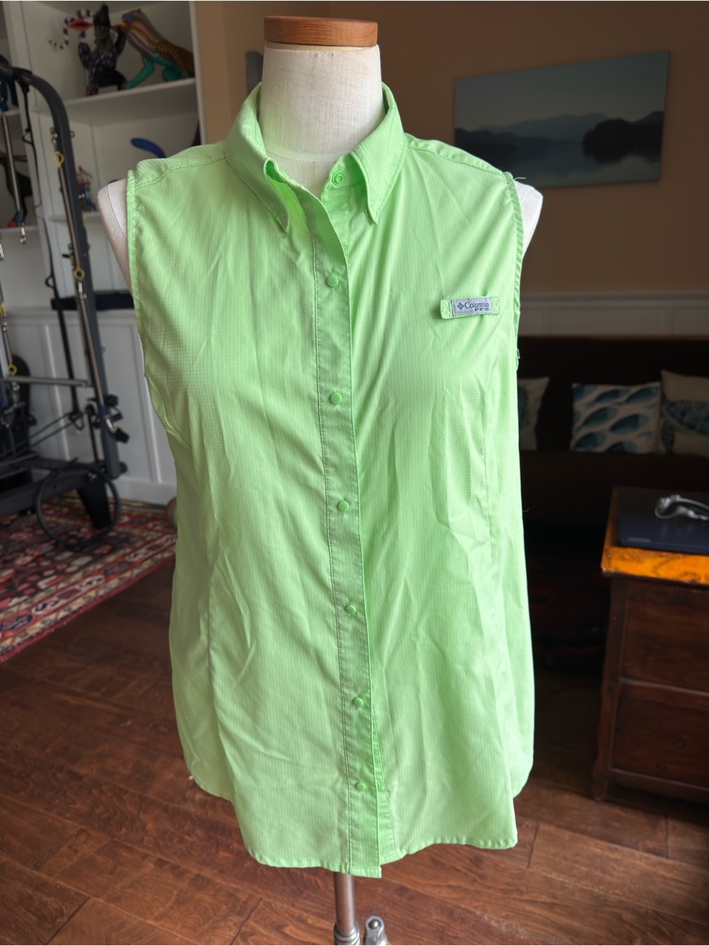Columbia PFG sleeveless fishing shirt in fresh line green, size L.